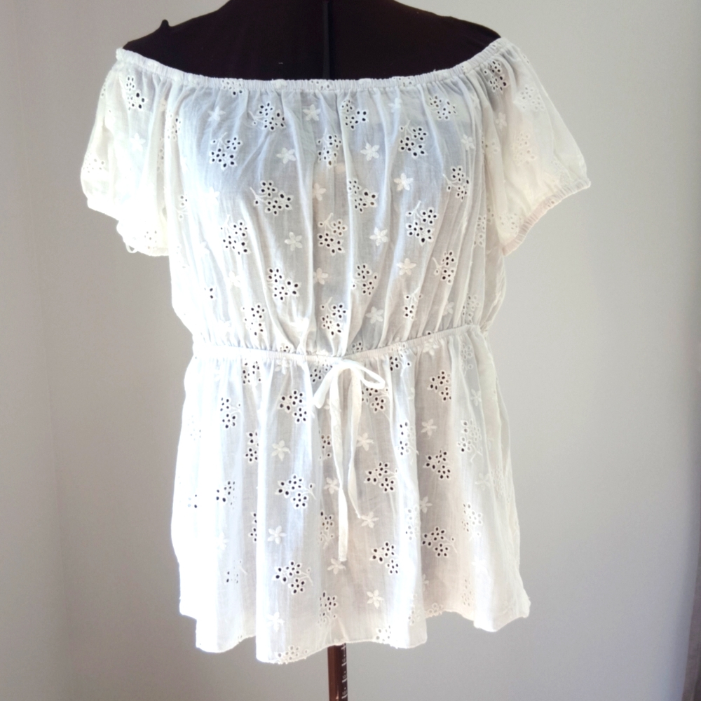 Soulmia White Eyelet Peplum Top